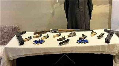 ضبط عنصر إجرامي بأسيوط تخصص نشاطه في الاتجار بالأسلحة النارية والذخائر والمخدرات 