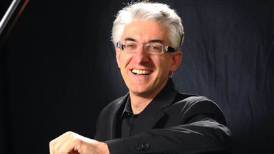 ثنائي موسيقي إيطالي يعزف مؤلفات عالمية بمعهد الموسيقى العربية.. الليلة