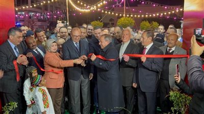 محافظ بورسعيد ورئيس الغرفة التجارية يفتتحان معرض أهلا رمضان 