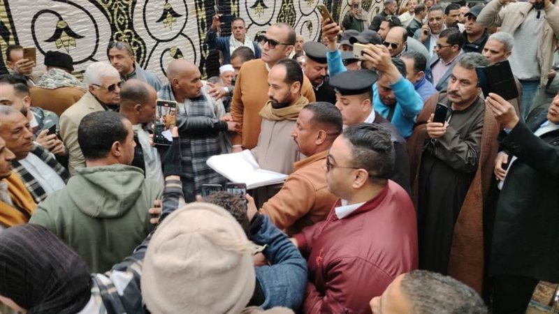 تقديم الكفن خلال