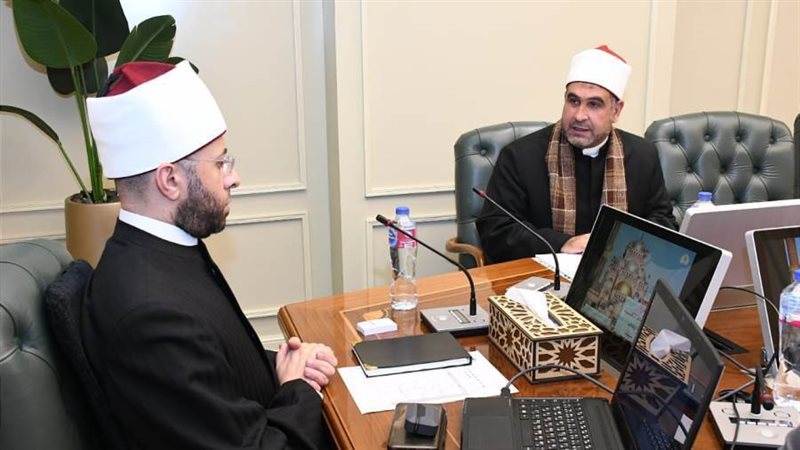 الوزير مع مدير أوقاف