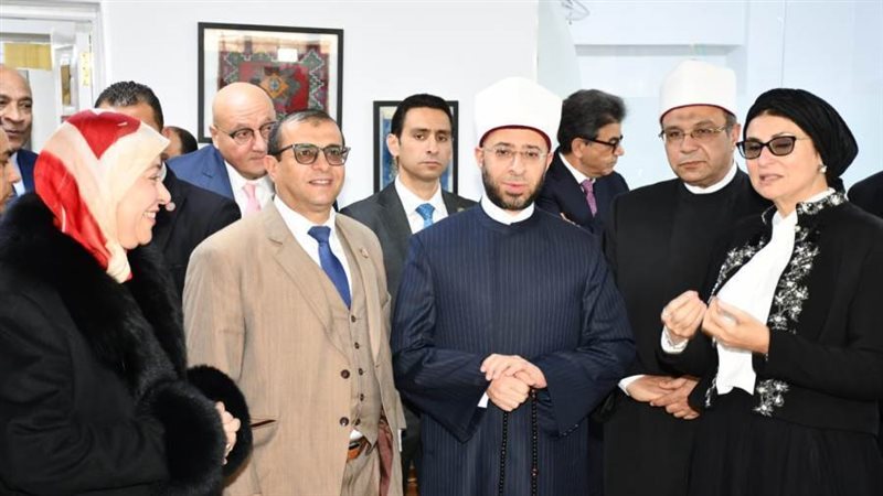 الوزير خلال الافتتاح