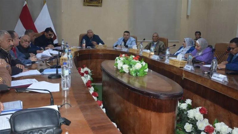 جانب من لقاء محافظ