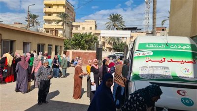 تقديم خدمات طبية متميزة لـ943 مواطنًا وفحص 208 آخرين بمبادرة افحص واطمئن بقرية المعدية بإدكو
