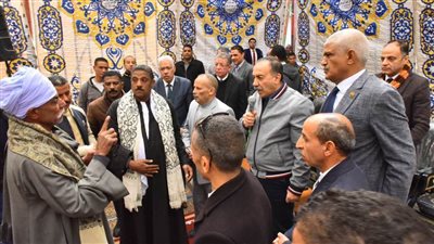 محافظ أسيوط يلتقي المواطنين بقرية المطيعة للاستماع إلى طلباتهم ويوجه بحل مشاكلهم