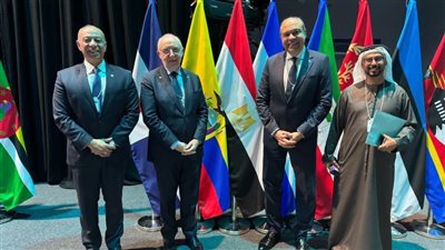  وزير الطيران يشارك في الجلسة الحوارية 