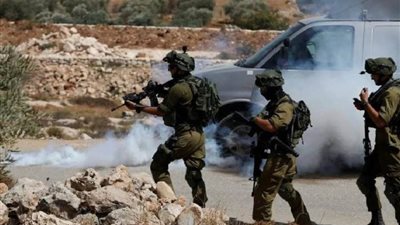 قنابل غاز الاحتلال تتسب باشتعال نيران منزل في يطا