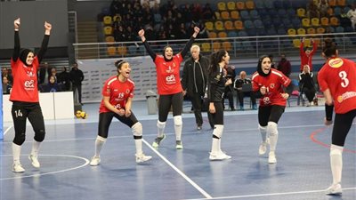 للعام الثالث على التوالي.. الأهلي يتوج بكأس السوبرالمصري للسيدات للكرة الطائرة بالفوز على الزمالك 3ـ1