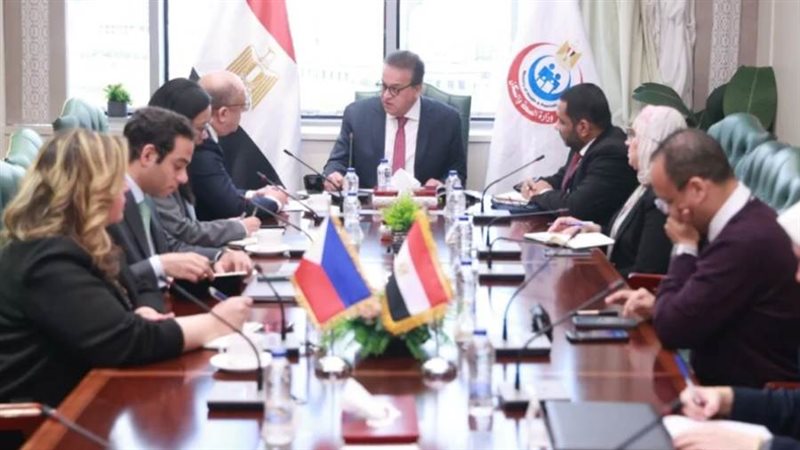 وزير الصحة يلتقي