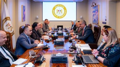 وزيرة البيئة ومحافظ الفيوم يبحثان آخر تطورات الملاذ الآمن بصحراء الريان 