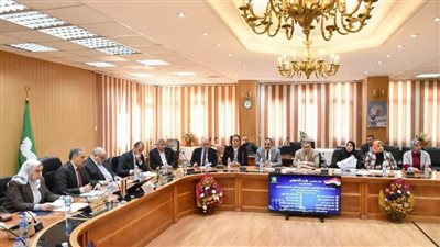 محافظ الشرقية يوجه بتوفير وظائف للشباب وسكن ومساعدات للأسر الأولى بالرعاية 