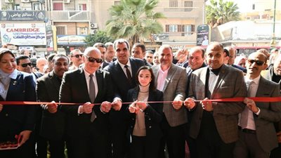 بتخفيضات تصل لـ30%..محافظ البحيرة تفتتح معرض 