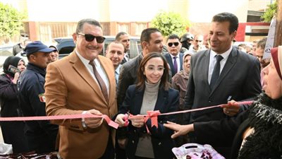 محافظ البحيرة تفتتح ثاني معارض 