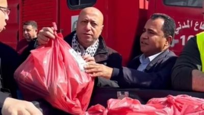 الدفاع المدني يقدم مساعدات للعائلات المحاصرة في مخيم نور شمس