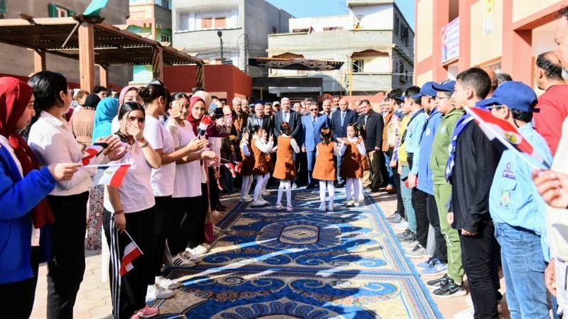 افتتاح المدرسة