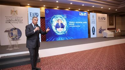 محافظ الإسكندرية يلقي محاضرة حول دور الإدارة المحلية في إدارة الأزمات