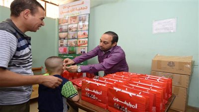 الأورمان.. تسليم سماعات طبية بقرى ونجوع محافظة أسوان 