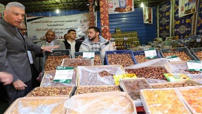 محافظ أسوان يفتتح معرض 