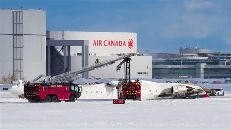 فرق الطوارئ في موقع