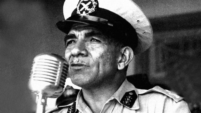 اللواء محمد نجيب