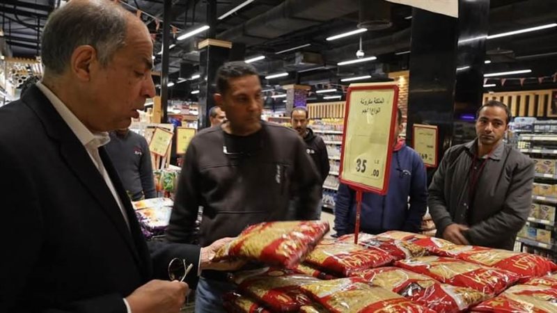 محافظ المنيا خلال