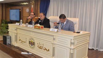 محافظ أسيوط يترأس جلسة المجلس التنفيذي لمناقشة استعداد القطاعات الخدمية لشهر رمضان المعظم