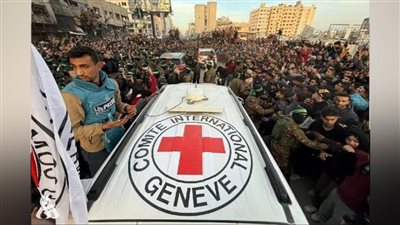 الصليب الأحمر يتسلم جثامين المحتجزين الإسرائيليين بخان يونس
