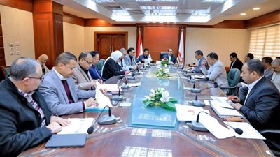 محافظ سوهاج يجتمع برؤساء طهطا والمراغة وأخميم