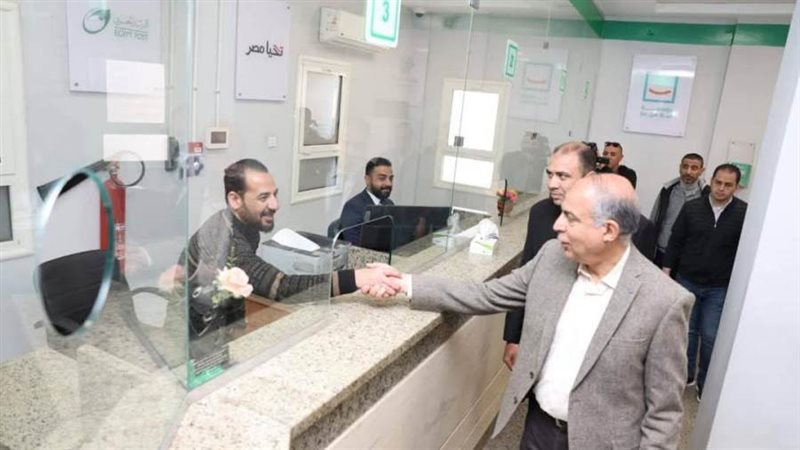 محافظ المنيا خلال