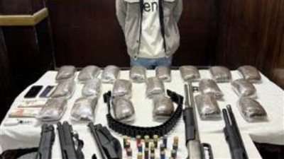 ضبط عاطل بالقاهرة بحوزته مخدرات وأسلحة نارية 