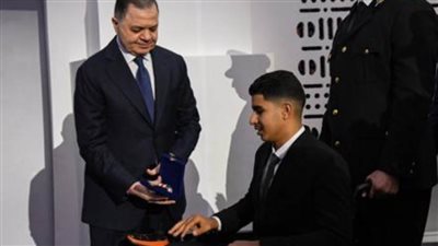  الداخلية تكرم عددا من أسر الشهداء والمصابين والمتميزين من رجال الشرطة بمختلف المواقع الشرطية