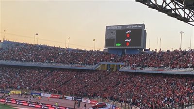 صور.. حضور ضخم لجماهير الأهلي قبل ساعة من القمة أمام الزمالك
