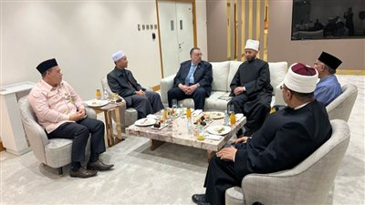 وزير الأوقاف يلتقي عددًا من المسئولين في ماليزيا