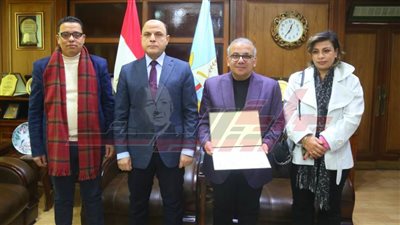 محافظ كفر الشيخ يكرّم مدير ثقافة بيلا لتطويره