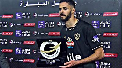 بنتايك يحصل على جائزة أفضل لاعب في مباراة الأهلي والزمالك 
