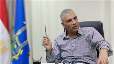 محافظ أسوان يوجه بتطبيق التوقيتات الجديدة لمواعيد غلق المحال العامة خلال شهر رمضان