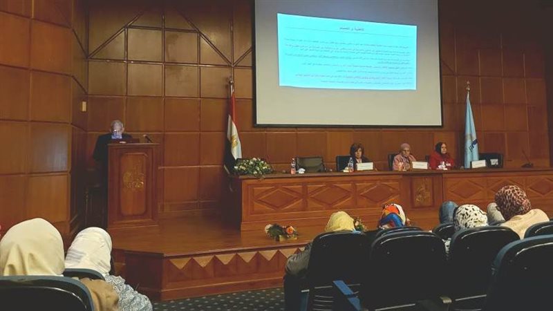 جانب من الندوة