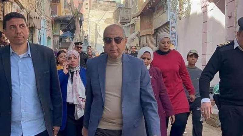 محافظ المنيا خلال