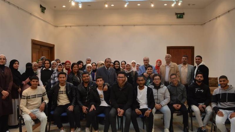 جانب من الندوة