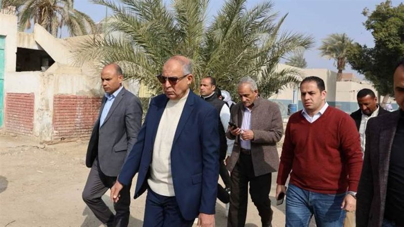 محافظ المنيا خلال