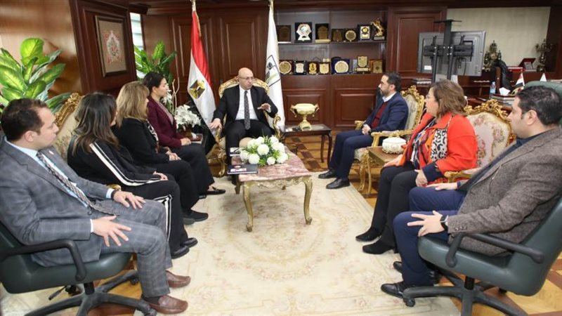 محافظ بنى سويف يستقبل