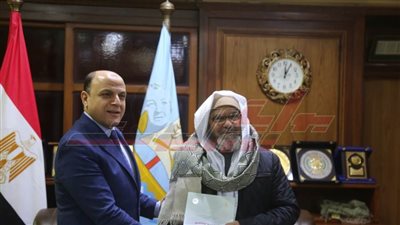 تسليم 19 عقد تقنين أراضي أملاك دولة للمستفيدين بكفر الشيخ