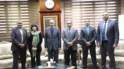 محافظ المنيا: تسليم 407 أجهزة من المعينات السمعية والبصرية بالتعاون مع شركة أى أند مصر اتصالات