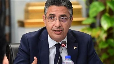  وزير التموين يتلقى تقريرا عن خدمات السجل التجاري بجهاز تنمية التجارة الداخلية 