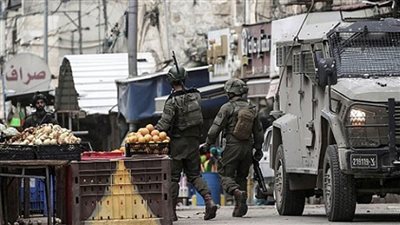 الاحتلال الإسرائيلي يدفع بتعزيزات عسكرية لطولكرم.. وإصابات خلال اقتحام جنوب نابلس