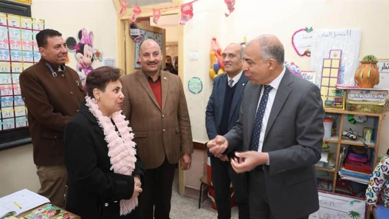 محافظ المنيا خلال