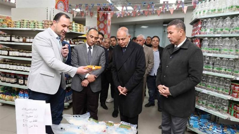 محافظ المنيا خلال