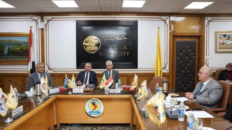 محافظ المنيا يشارك