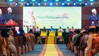 وزير الأوقاف يلقي محاضرة علمية بمسجد السلطان نزرين