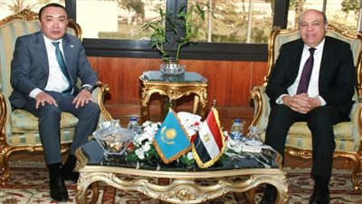 وزير الطيران المدني يبحث مع سفير كازاخستان زيادة عدد الرحلات الجوية المباشرة